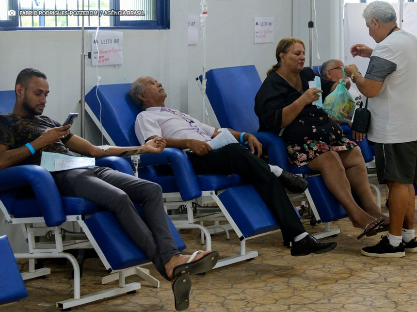 Hidratação é palavra de ordem, diz secretária de Saúde sobre dengue