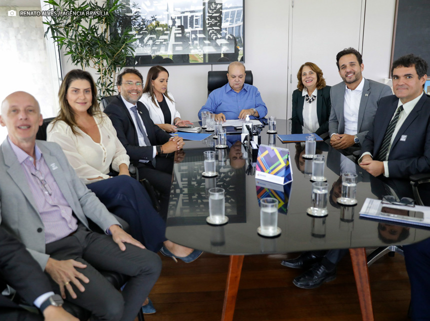 Parceria firmada por Ibaneis deve ofertar mestrado gratuito em gestão e inovação para servidores