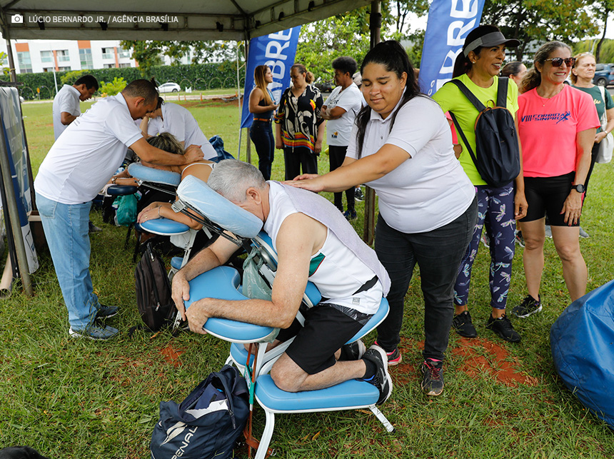 Aposentados do DF ganham manhã especial no Parque da Cidade