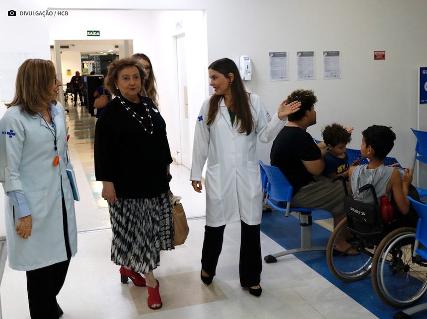 Em visita ao HCB, pesquisadora da Fiocruz Margareth Dalcolmo elogia trabalho da unidade