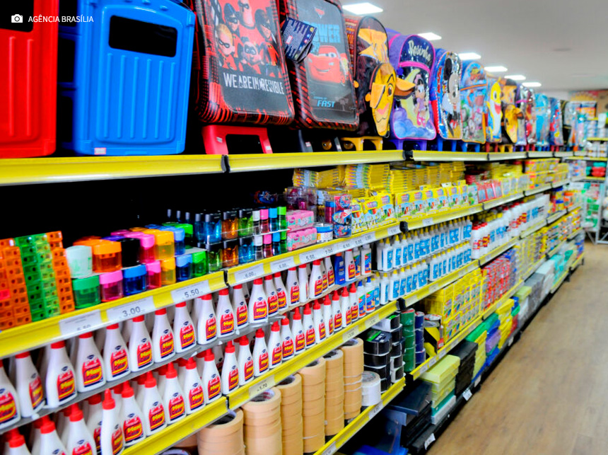 Cartão Material Escolar: GDF abre edital para credenciamento de papelaria