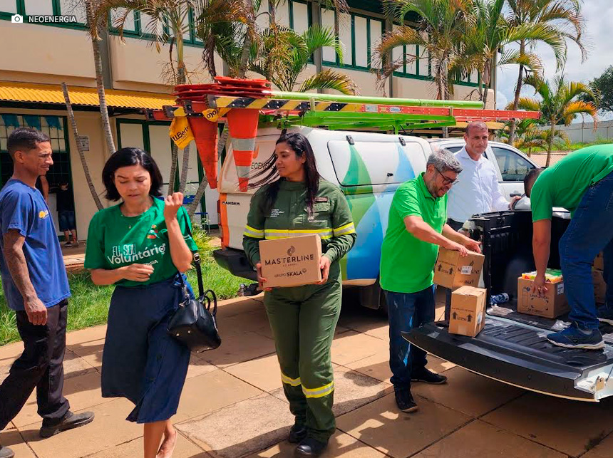 Vila Cauhy: colaboradores da Neoenergia doam donativos para famílias vítimas da destruição causada pelas chuvas