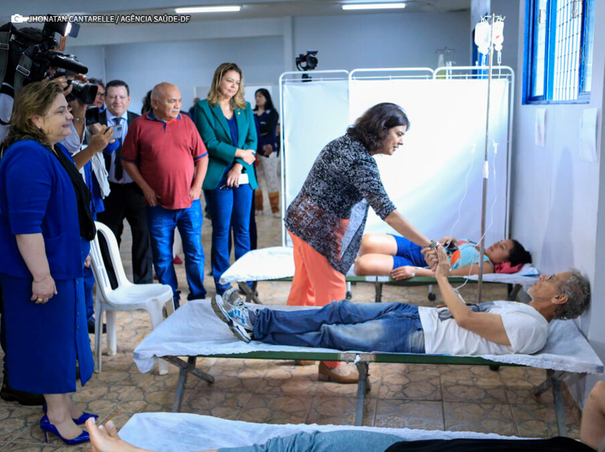 Ministra da Saúde destaca importância das tendas de acolhimento