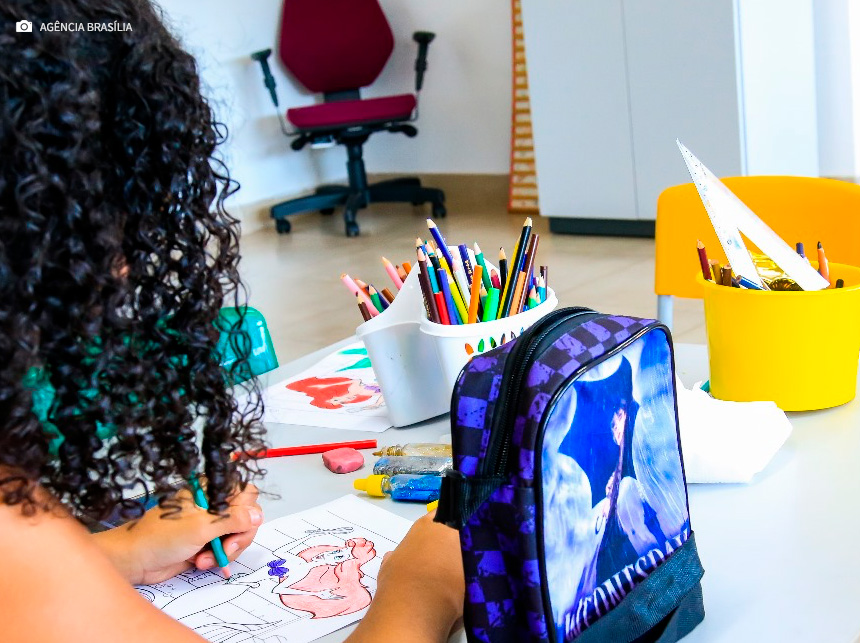 Órfãos de feminicídio já podem solicitar auxílio financeiro