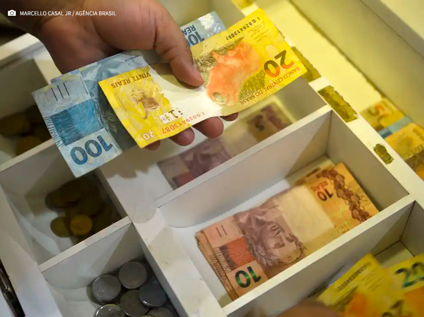 Salário mínimo de R$ 1.412 entra em vigor nesta segunda-feira