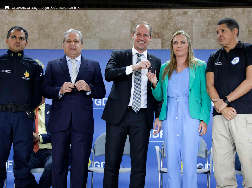 Forças policiais do DF recebem viaturas e armamentos do governo federal