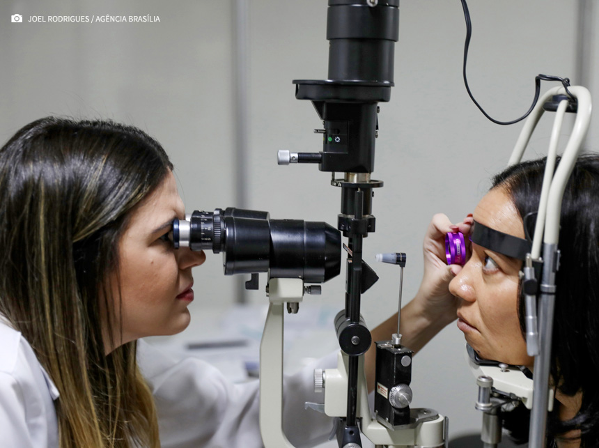 Ação leva atendimento médico, jurídico e cursos a mulheres em Santa Maria