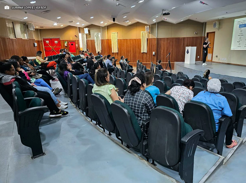 Profissionais do HRSM participam de palestra sobre dengue e seu manejo clínico