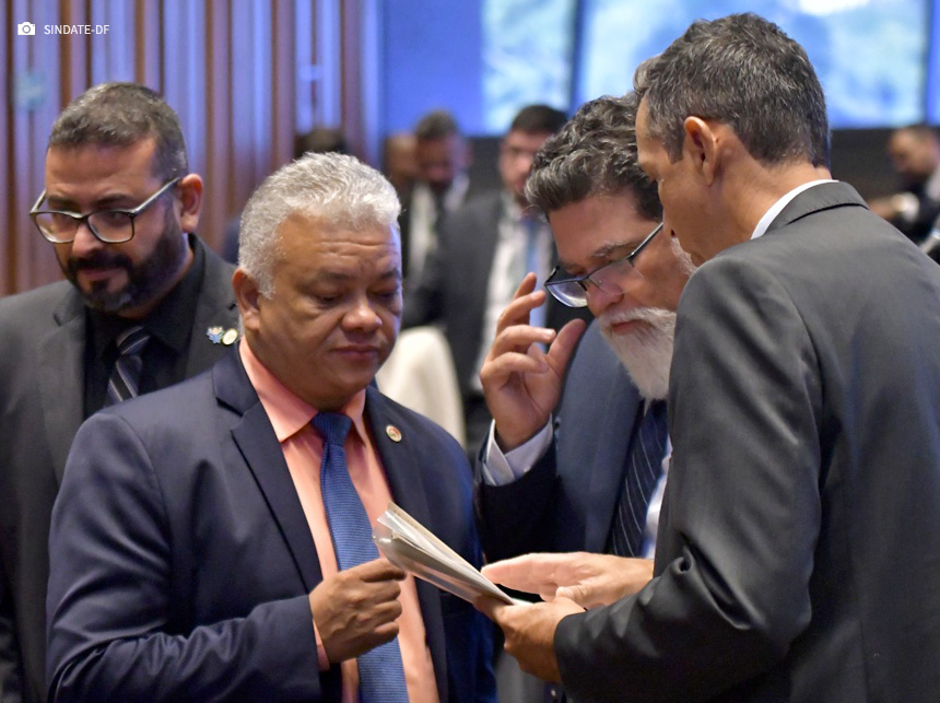 Epidemia de dengue impõe agenda de nomeações e Jorge Vianna aprova previsão na LDO para 1.200 profissionais entre técnicos, enfermeiros e odontólogos