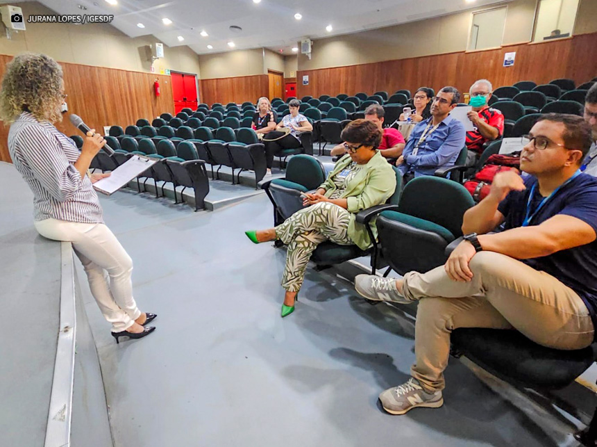 Hospital Regional de Santa Maria debate dengue e covid-19