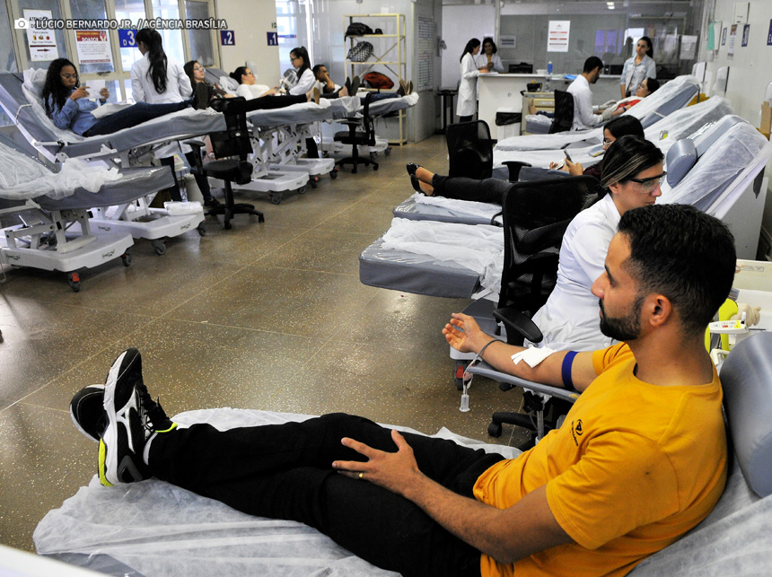 Hemocentro faz campanha com bloquinhos de Carnaval para estimular doação