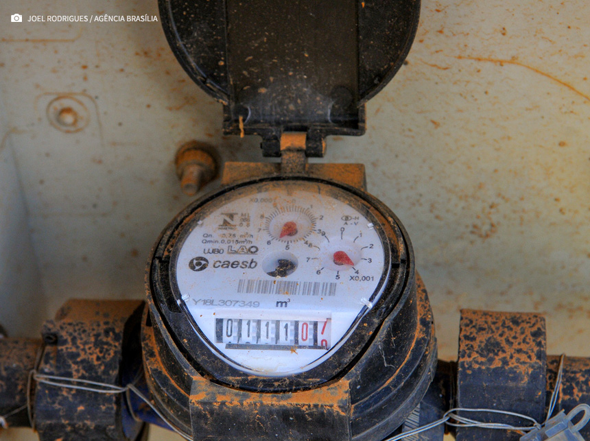 Caesb disponibiliza serviço gratuito de autoleitura de hidrômetros