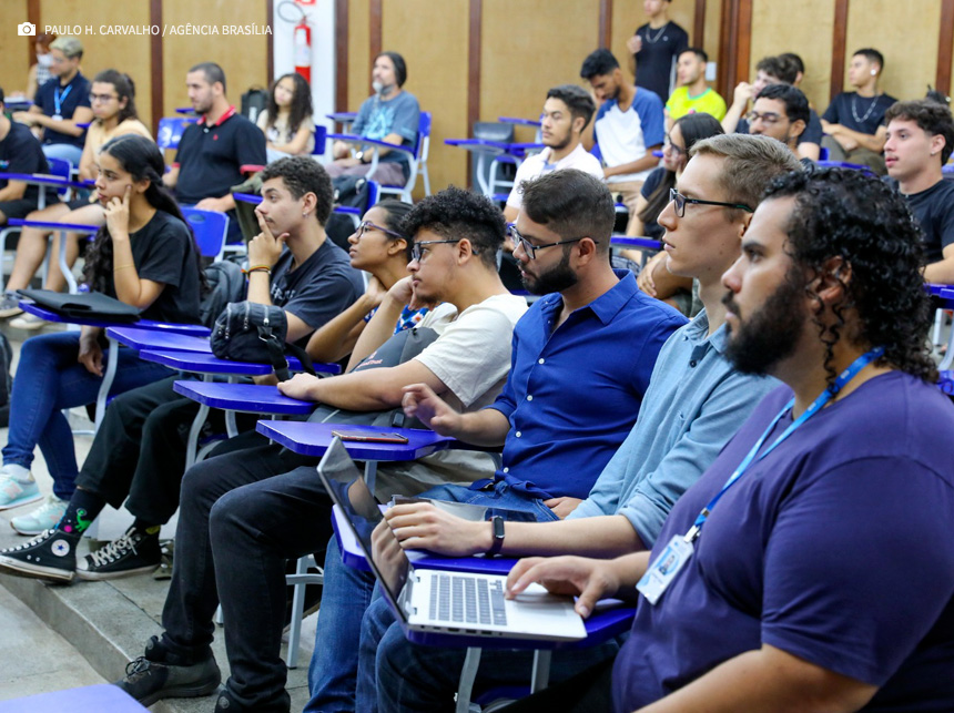 UnDF oferece 30 bolsas no valor mensal de R$ 700 para o desenvolvimento de projetos de pesquisa