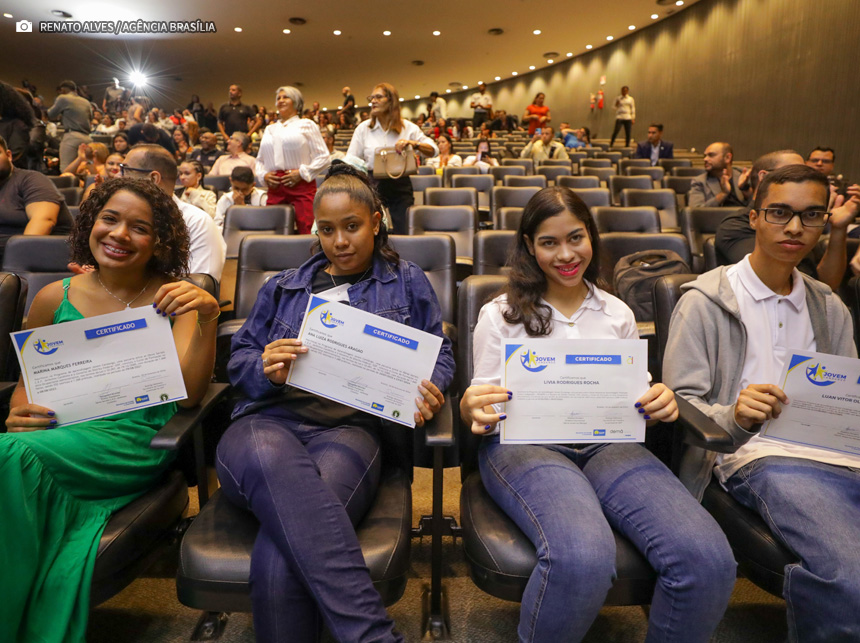 Jovem Candango qualifica mais 500 pessoas para o mercado de trabalho