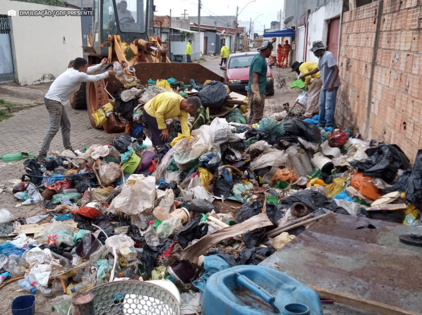 Lixo: Ação recolhe 70 toneladas de resíduos nas proximidades de escolas do Itapoã