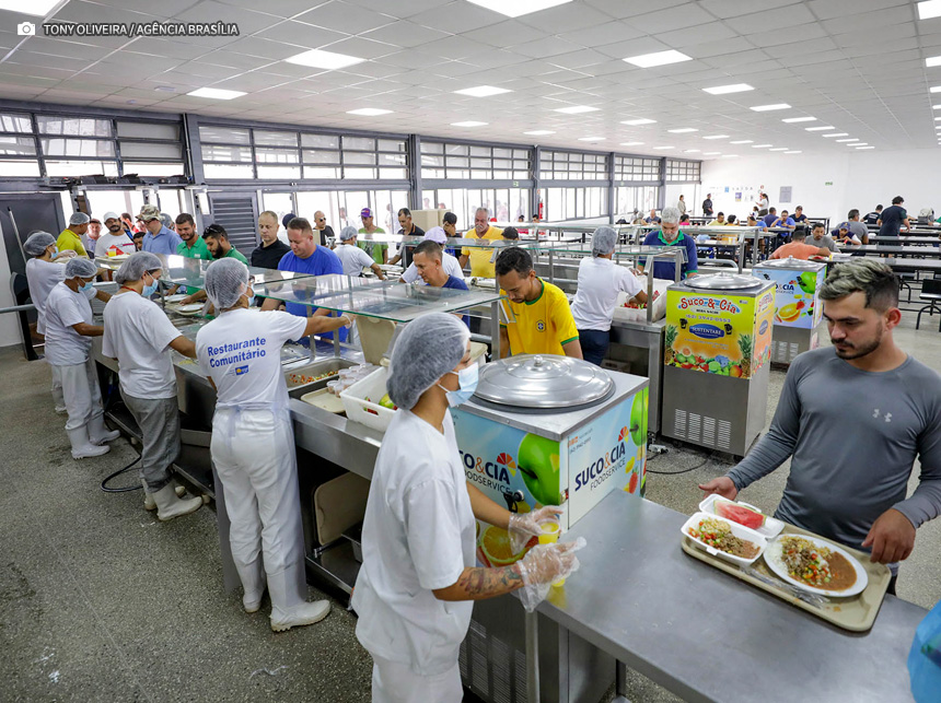 Mais quatro restaurantes comunitários passam a servir café, almoço e jantar no DF