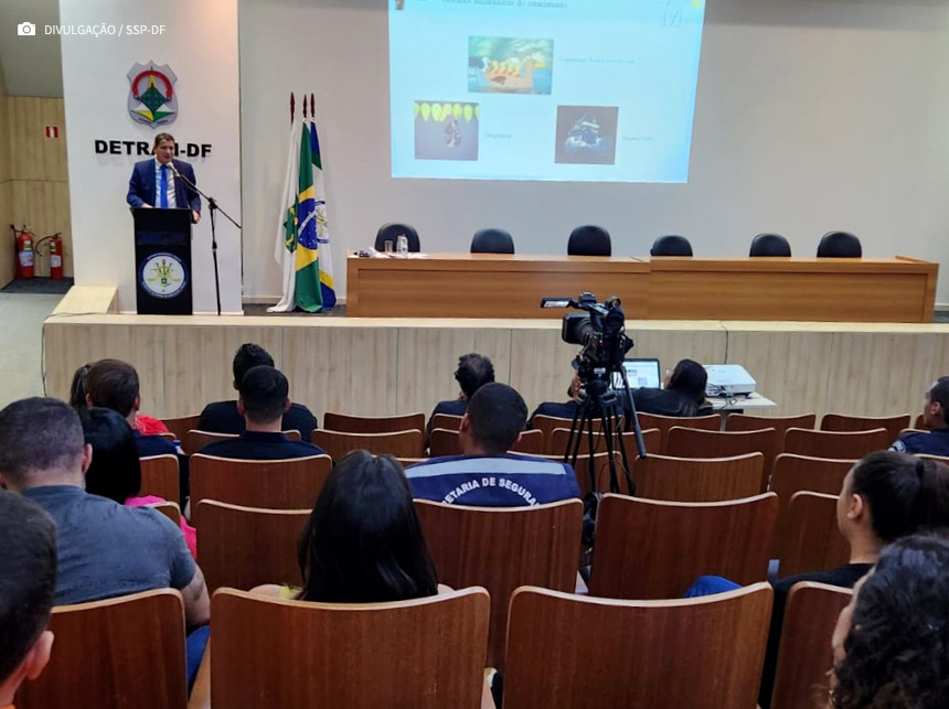 Servidores da segurança pública do DF participam de conversa sobre saúde mental