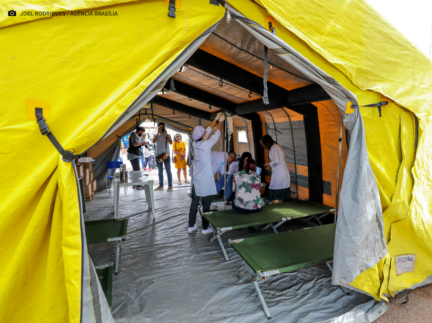 Tendas atendem mais de 37 mil pessoas com dengue no DF em um mês