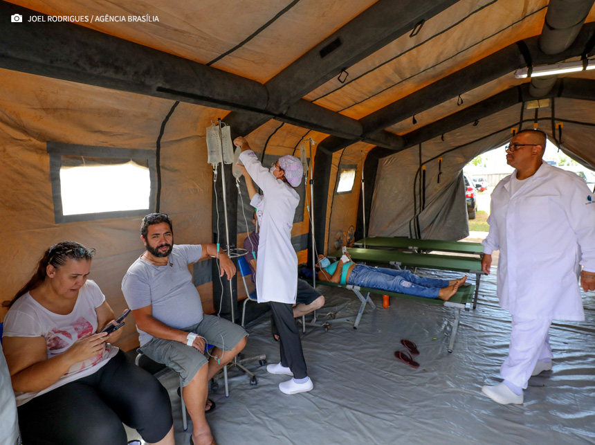 Dengue: Tendas de hidratação prestam cerca de mil atendimentos por dia no Carnaval