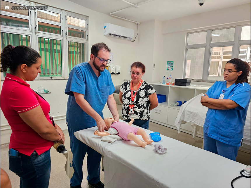 Equipe de Enfermagem do Centro Obstétrico do HRSM passa por treinamento sobre assistência neonatal em sala de parto