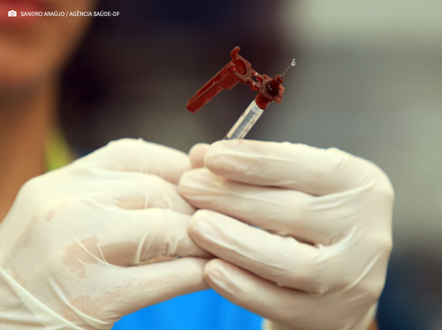 Equipes de Saúde aplicam mais de 3,6 mil doses contra a dengue no DF