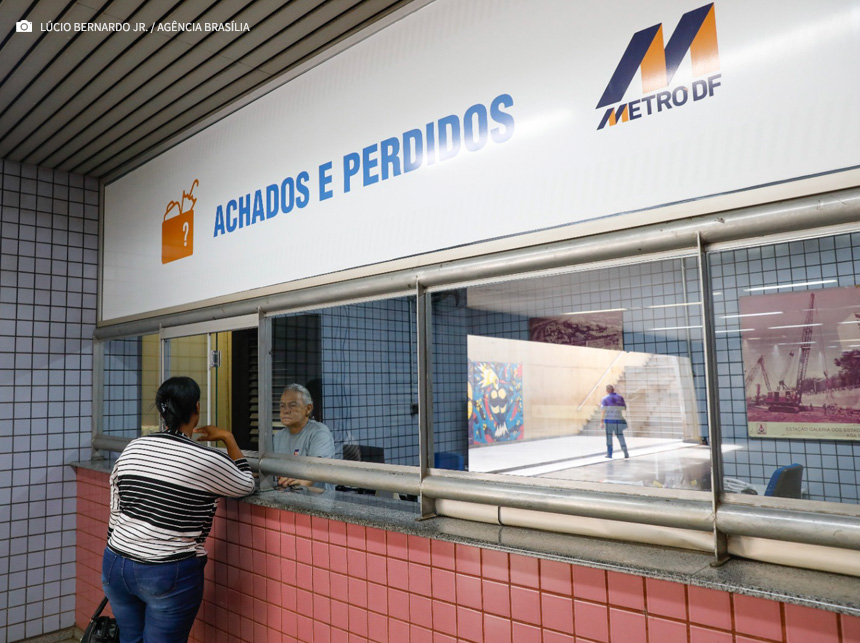 Achados e Perdidos do Metrô acumula 8 mil itens esquecidos em estações