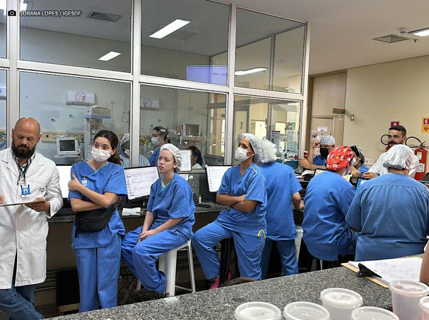 Equipe do Centro Obstétrico do HRSM se reúne para discussão de casos de pacientes