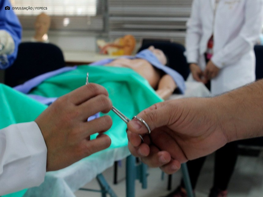 ESCS abre processo seletivo para pós-graduação em cirurgia de coluna