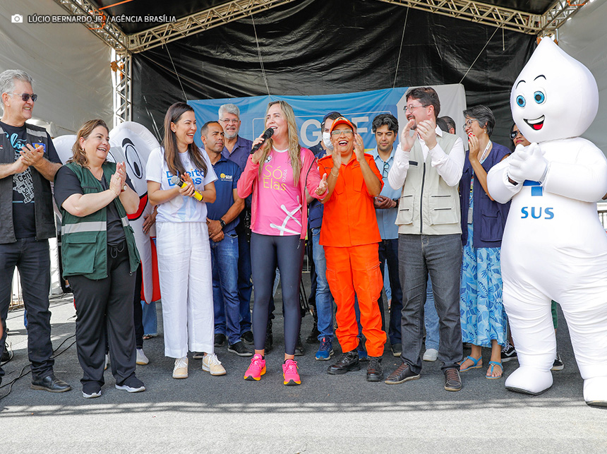 Dia D no Sol Nascente tem retirada de lixo e atendimento médico no combate a dengue