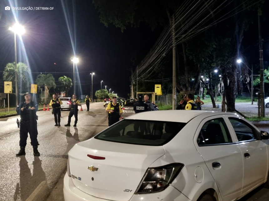 Mais de 50 motoristas são autuados alcoolizados no fim de semana