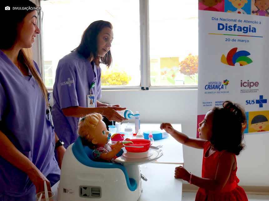 Disfagia: Fonoaudiólogos orientam sobre o risco de engasgar com alimentos