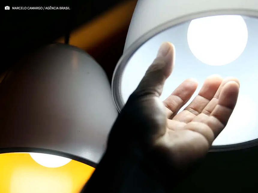 Bandeira amarela passa a vigorar e conta de luz fica mais barata