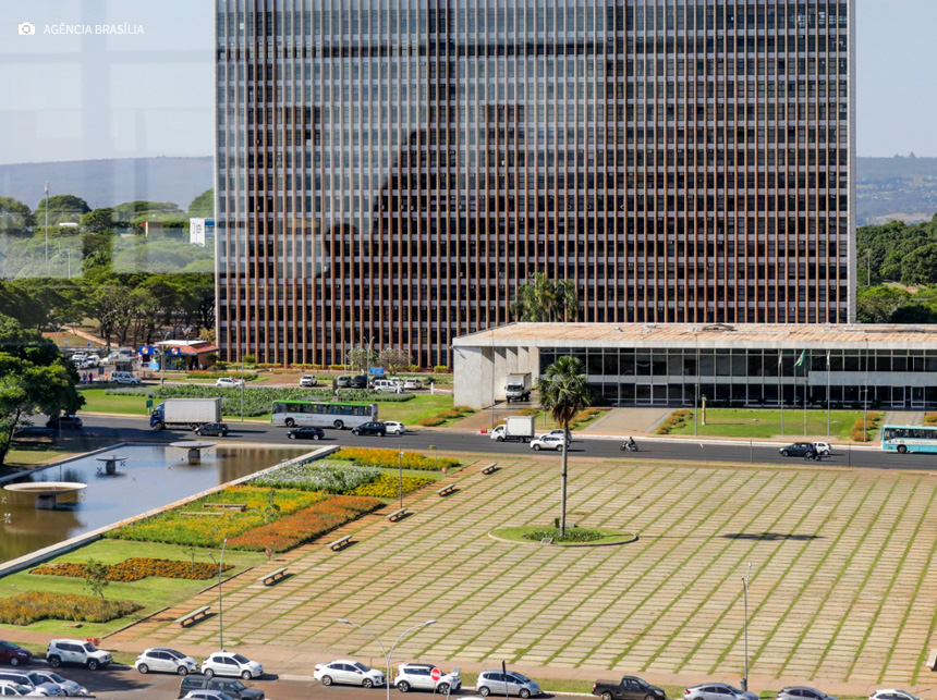 GDF decreta ponto facultativo na próxima quinta-feira (28)