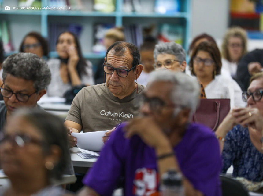 Idosos que fizeram aulão gratuito do GDF são aprovados na UnB
