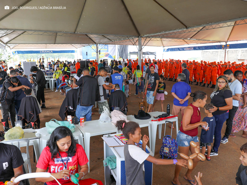GDF Mais Perto do Cidadão leva serviços públicos e ações contra a dengue até Nova Colina