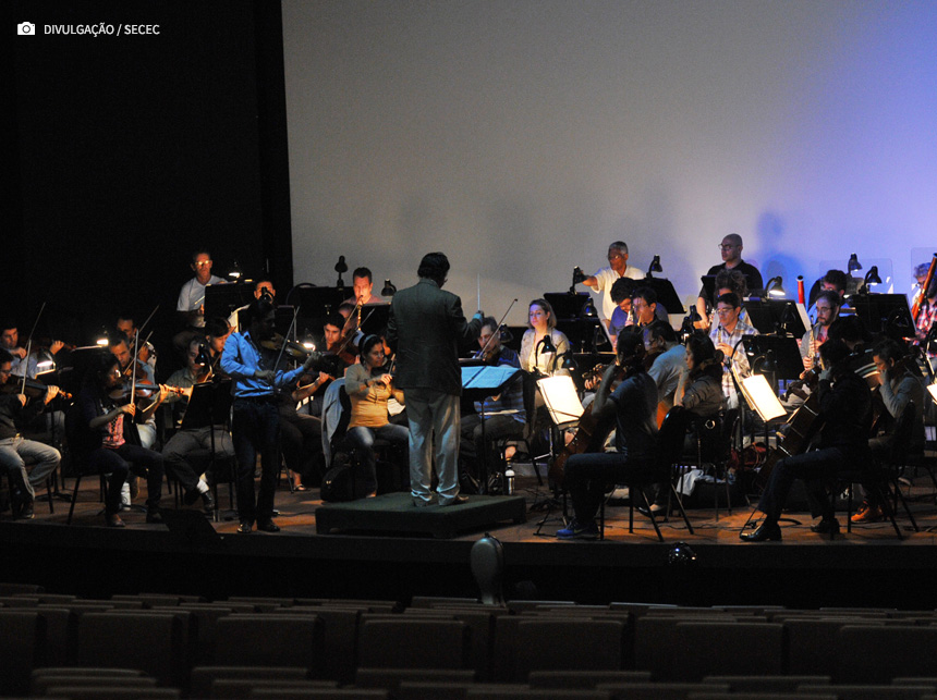 Orquestra sinfônica faz concerto em homenagem ao Dia Internacional da Mulher
