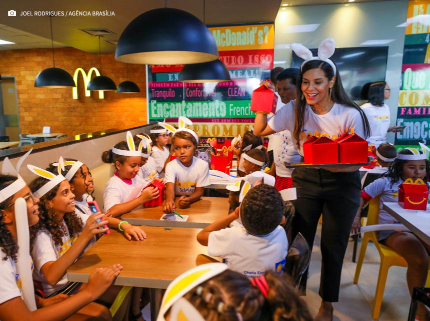 Páscoa Solidária leva criançada para dia de diversão em Taguatinga