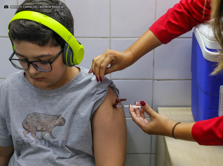 Vacinação contra a dengue é ampliada para o público de 12 a 14 anos