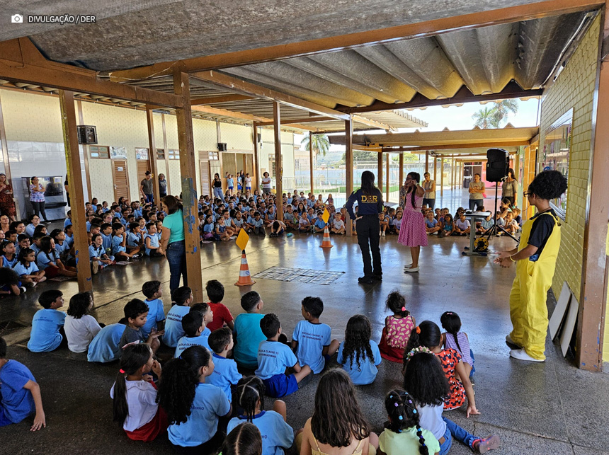 Campanha orienta 3 mil pessoas em escolas sobre segurança no trânsito