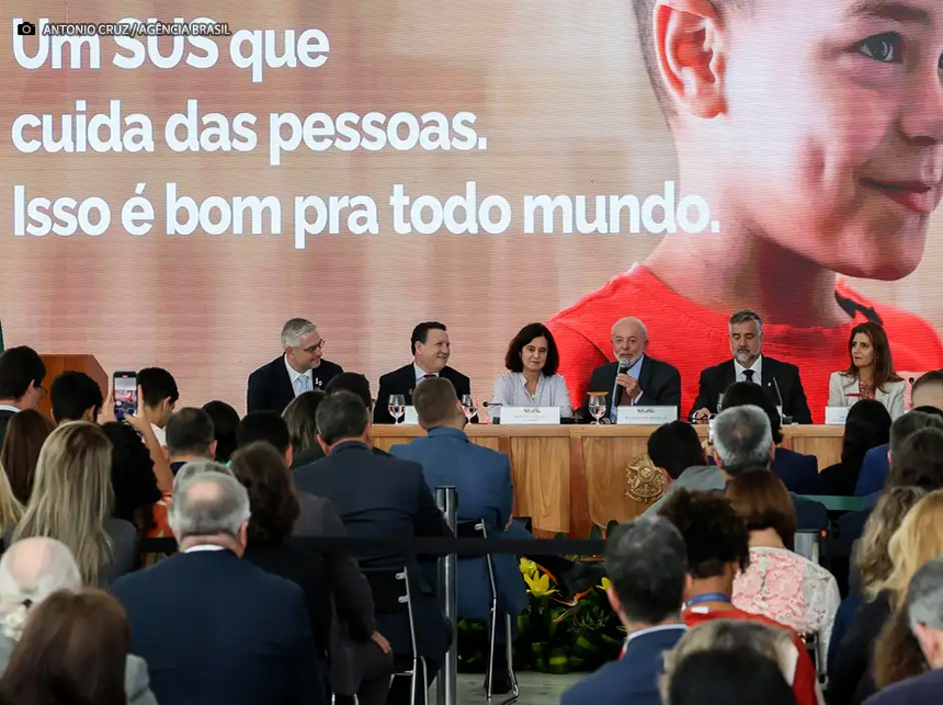 Saúde anuncia política para ampliar acesso a especialistas no SUS