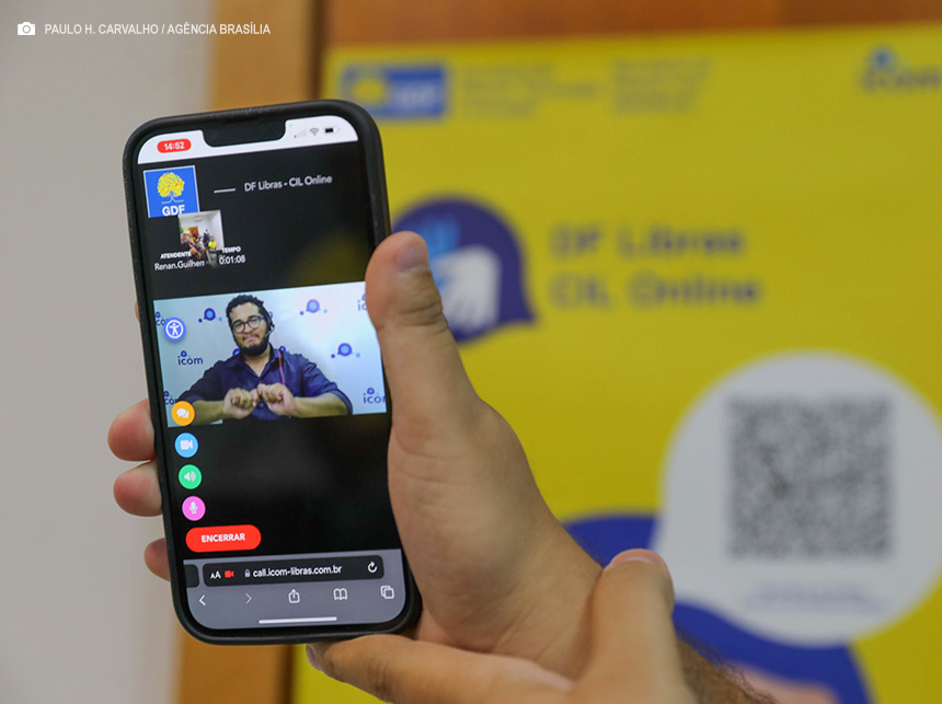 Atendimento online em Libras do GDF já atendeu mais de 4 mil pessoas