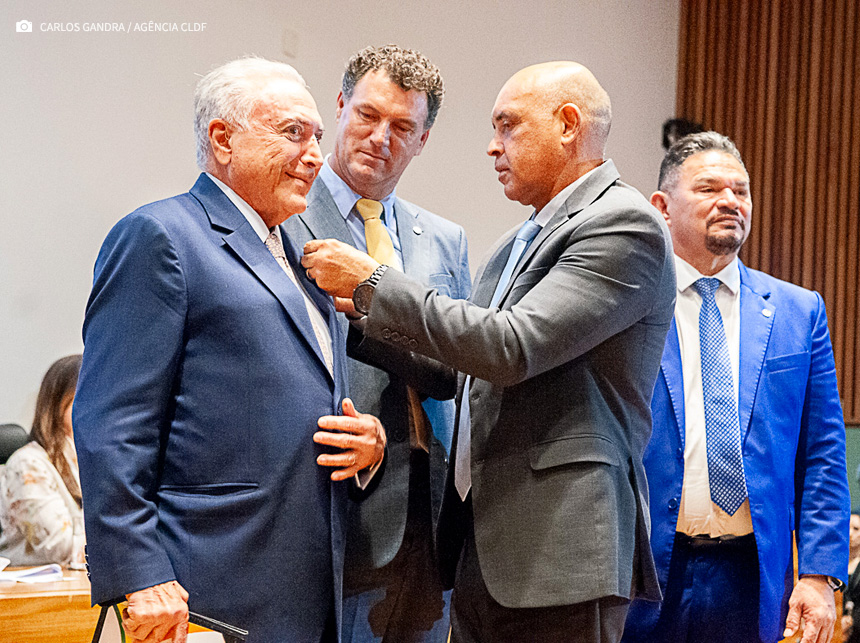 Em proposta de deputado Iolando, CLDF concede título de Cidadão Honorário de Brasília a Michel Temer