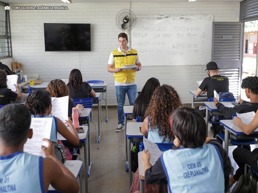 Detran-DF: Alunos de Planaltina participam de aulas teóricas para obtenção da CNH