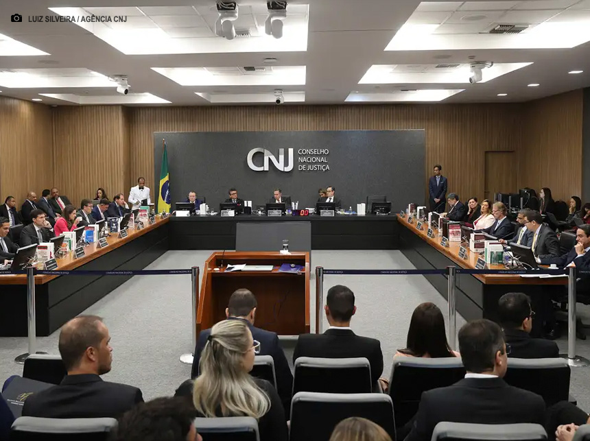 Maioria do CNJ derruba decisão que afastou juíza Gabriela Hardt
