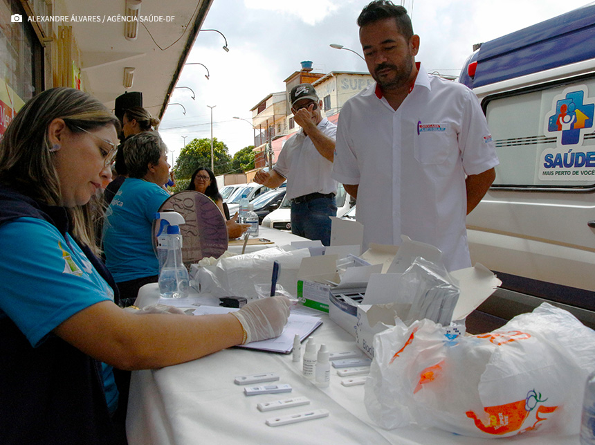 Carro da Vacina já levou mais de 41 mil doses para população da Região Oeste
