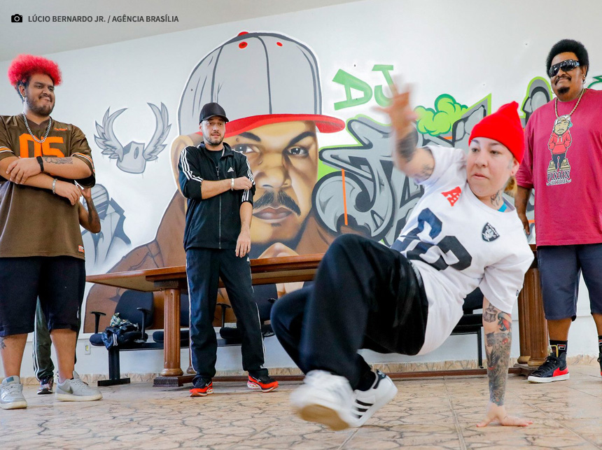 Arte e breaking na Estação Central do Metrô para celebrar o mês de Brasília
