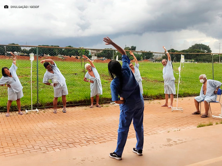 Fisioterapeutas do HSol promovem sessões ao ar livre