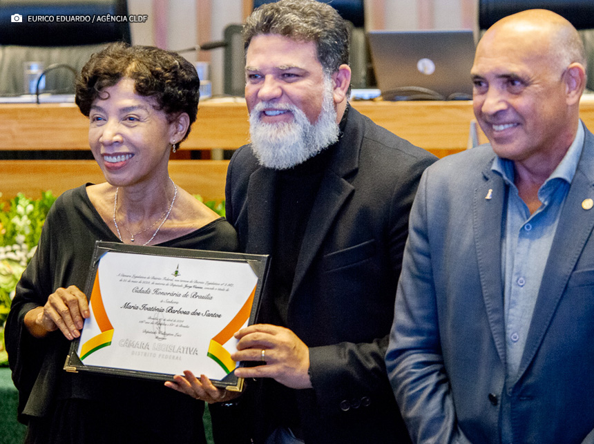Maria Ivatônia, desembargadora do TJDFT, recebe Título de Cidadã Honorária de Brasília