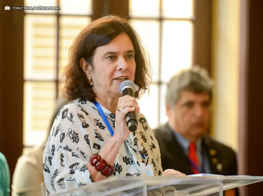 Ministra não comenta decisão sobre aborto, mas garante acolhimento