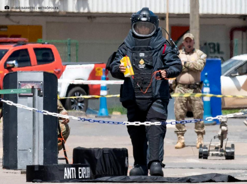 Batalhão anti-bomba da PMDF explode dois pacotes suspeitos no aeroporto de Brasília